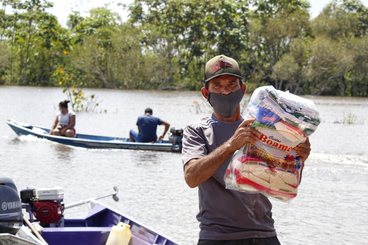 Agricultores da comunidade do Baixio atingidos pela cheia recebem cestas de alimentos do Programa Agro Fraterno